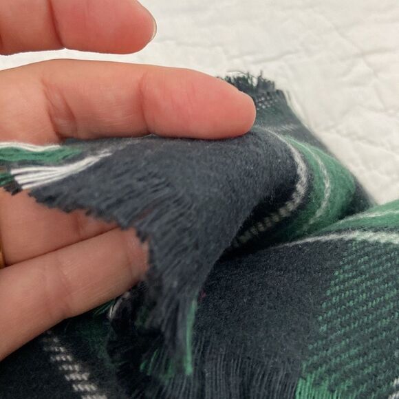 Banana Republic Plaid Tartan Ruffle Edge Scarf - Picture 4 of 4